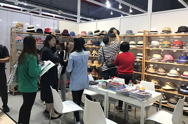 靈瓏服飾原創(chuàng)帽飾品牌亮相 CHIC 2017上海服裝展 靈瓏服飾原創(chuàng)帽飾品牌亮相 CHIC 2017上海服裝展