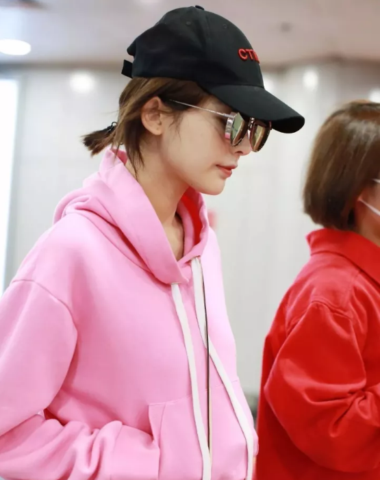 今年秋冬最chic！原來短發(fā)和帽子這么配??！