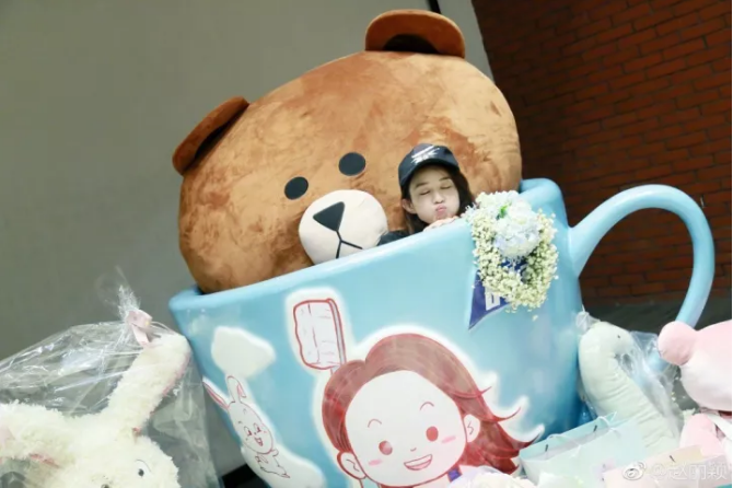 今年秋冬最chic！原來短發(fā)和帽子這么配啊！