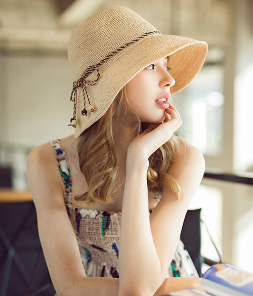 25-30歲搭配防曬顯氣質(zhì)拉菲草帽該如何呢？