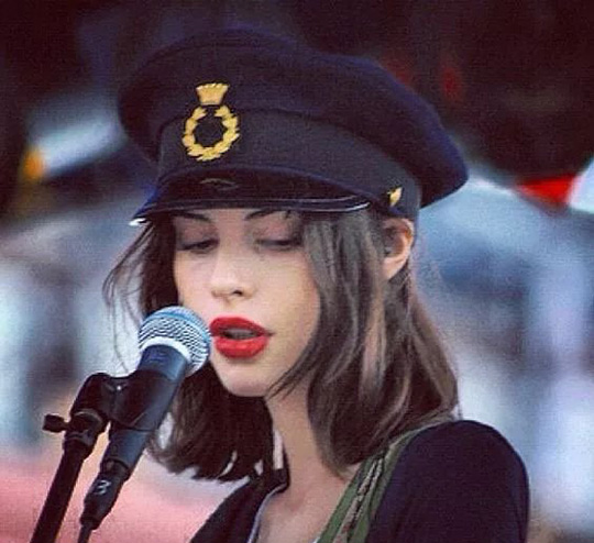 今年春季凹造型必備時(shí)尚帽子款 今年春季凹造型必備時(shí)尚帽子款