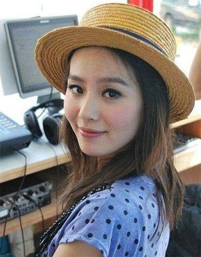 看看女星們花式戴草帽的帽子戲法！